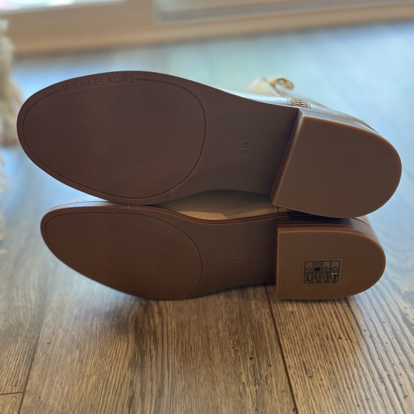 NWT Michael Kors Lainey Leather Ankle Boot - Picture 6 of 8